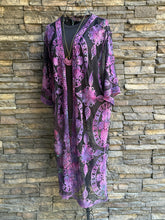 Load image into Gallery viewer, Women’s Small-Medium Reversed Lace Duster Kimono in ‘MindBender’