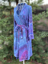 Load image into Gallery viewer, 6 Custom Geode Bride & Bridesmaid Short Robes for Maggie