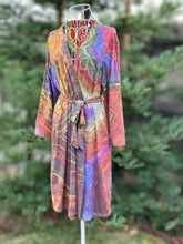 Load image into Gallery viewer, 6 Custom Geode Bride & Bridesmaid Short Robes for Maggie