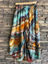 Load image into Gallery viewer, Women’s Large (fit like a medium) Geode Rayon Split Leg Pull-on Pants in ‘Rooster’