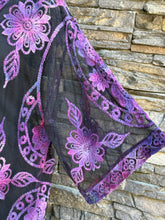 Load image into Gallery viewer, Women’s Small-Medium Reversed Lace Duster Kimono in ‘MindBender’