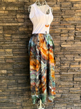 Load image into Gallery viewer, Women’s Large (fit like a medium) Geode Rayon Split Leg Pull-on Pants in ‘Rooster’