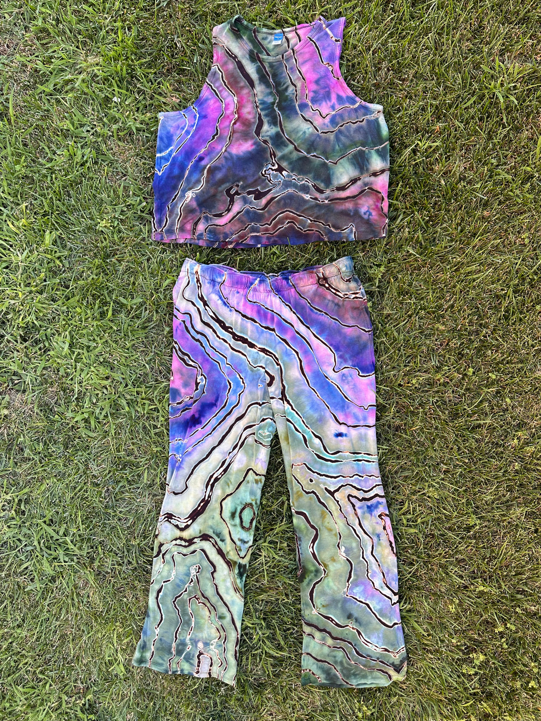 2 Custom Reverse Geode Pajama Sets in ‘Abalone’ and 2 Bucket Hats for Kim