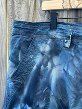 Load image into Gallery viewer, Men’s Size 38 Ice Dyed Cargo Shorts in ‘Raven’
