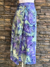 Load image into Gallery viewer, Women’s Size 6 Cotton Midi Wrap Skirt with Pockets in ‘Avalon’
