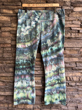 Load image into Gallery viewer, Women’s XXL Petite Pact Organic Cotton Leggings Yoga Pants in ‘Dark Enchantment’
