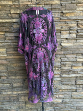 Load image into Gallery viewer, Women’s Small-Medium Reversed Lace Duster Kimono in ‘MindBender’
