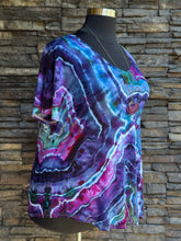 Load image into Gallery viewer, Women’s 2XL Geode V-Neck Short Sleeved Top in ‘Midnight Moonlight’
