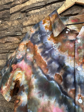 Load image into Gallery viewer, Men’s Levi’s XXL (but fits like an XL) Geode Button Up Short Sleeve Shirt in ‘Turkey Tail Mushroom’
