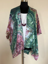 Load image into Gallery viewer, Women’s One Size (M-3X) Geode Cotton Kimono Duster in ‘Emerald Berry’
