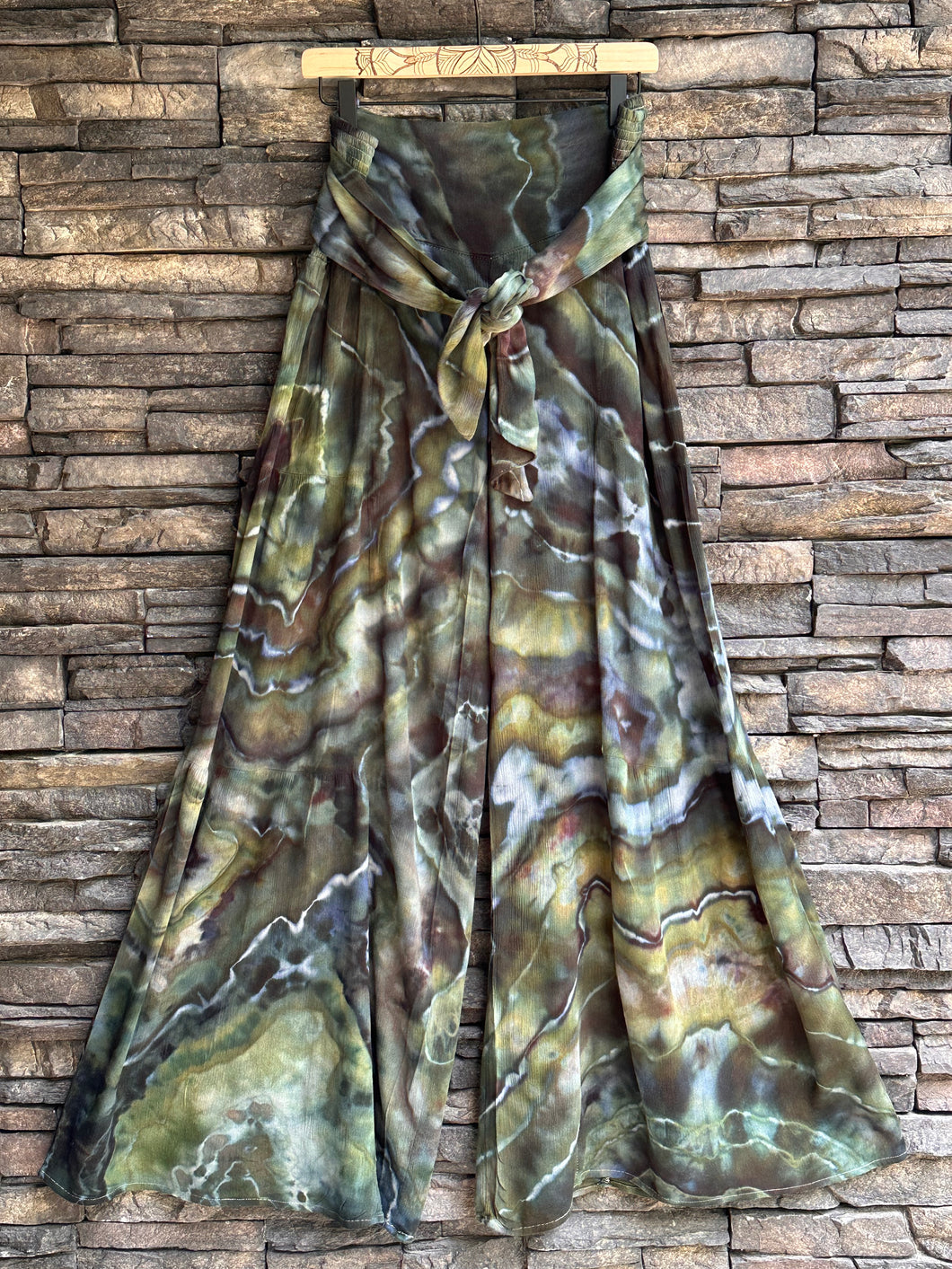 Women’s Medium (could fit a large too) Geode 100% Rayon Flowy Wide-Leg Tiered Pants with Tie Front in ‘Moss Agate’