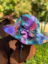 Load image into Gallery viewer, Baby 12-24 Month Geode Sun Hat with Bow &amp; Chin Strap in ‘Cosmic Eyes’
