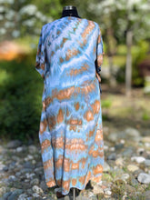 Load image into Gallery viewer, Women’s Medium-XL Hand-sewn Caftan with Drop Pockets in ‘Blue Gray’
