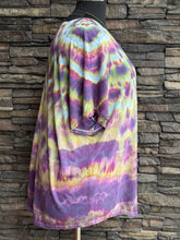 Load image into Gallery viewer, Women’s 4X U-Shaped T-Shirt in ‘D’yer Ma’ker’ Twist
