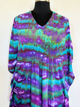 Load image into Gallery viewer, Women’s One Size 100% Rayon Caftan in ‘Northern Lights’
