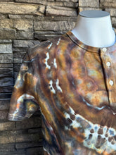 Load image into Gallery viewer, Men’s Medium Geode Short Sleeved Henley T-Shirt in ‘Turkey Tail Mushroom’

