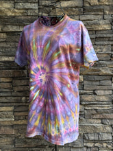 Load image into Gallery viewer, Men’s Medium T-Shirt in ‘Sugar Plum’ Spiral
