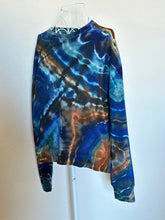 Load image into Gallery viewer, Women’s Medium Geode Pullover with Thumbholes and Pockets in ‘Azurite’
