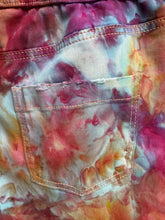 Load image into Gallery viewer, Women’s Size 6 (Medium) Pull-on Shorts with Frayed Hem in ‘Bird Song’
