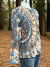 Load image into Gallery viewer, Men’s Medium Long Sleeved Henley in ‘Turkey Tail Mushroom’
