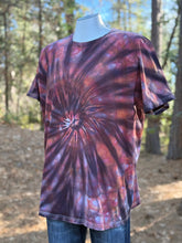 Load image into Gallery viewer, Men’s XXL (maybe more like an XL) T-Shirt in ‘Black Opal Spiral’
