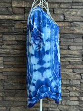Load image into Gallery viewer, Women’s Medium Geode V-Neck Short Sleeved Rayon Top in ‘Azurite’
