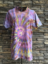 Load image into Gallery viewer, Men’s Medium T-Shirt in ‘Sugar Plum’ Spiral
