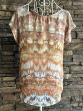 Load image into Gallery viewer, Women’s Small 100% Rayon Short Sleeve Top in ‘Desert Rose’
