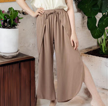 Load image into Gallery viewer, Women’s Large (fit like a medium) Geode Rayon Split Leg Pull-on Pants in ‘Rooster’
