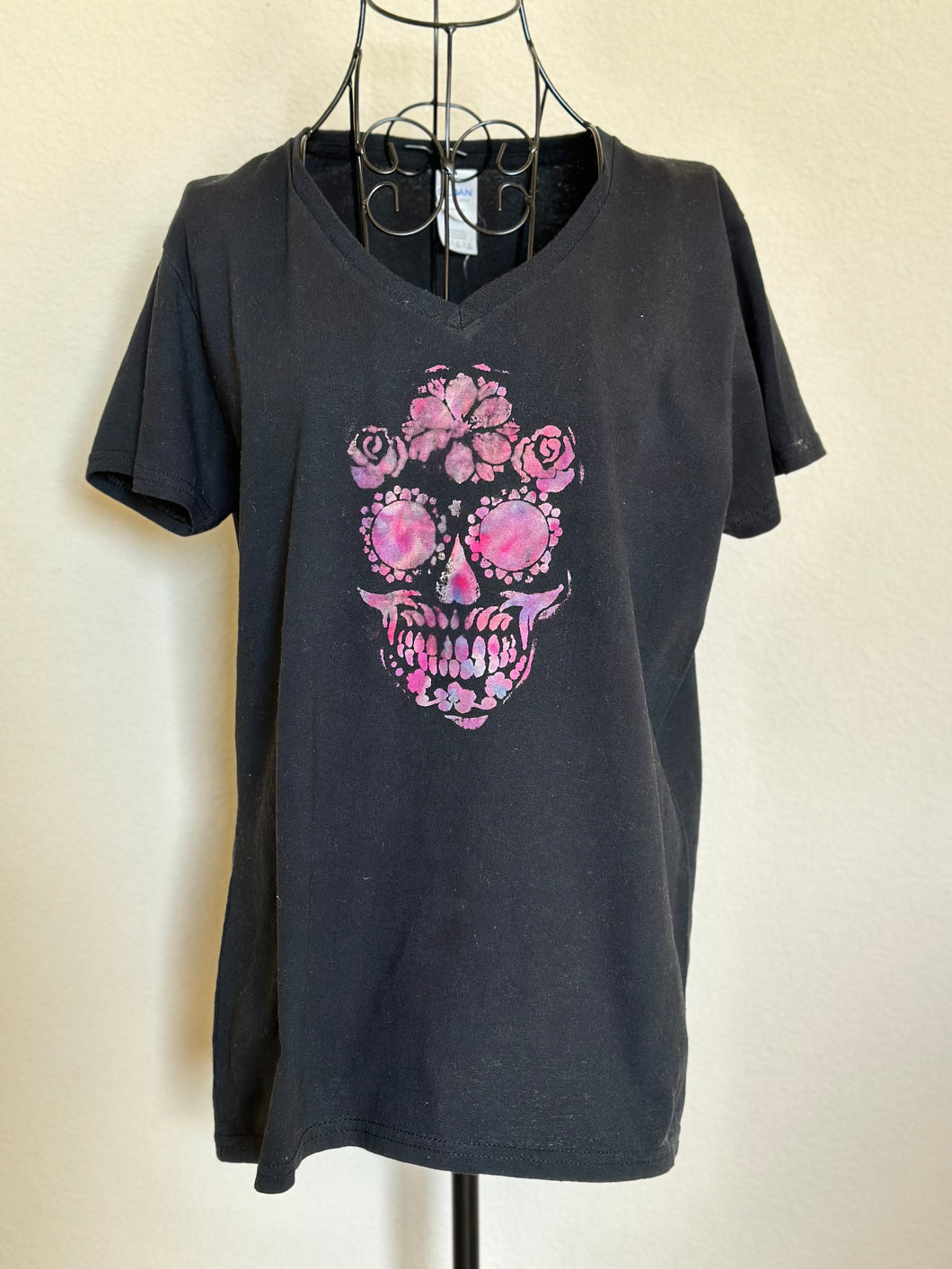 Women’s Large Sugar Skull V-Neck T-Shirt