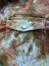 Load image into Gallery viewer, Men’s XL Geode Pearl Snap Button Up Short Sleeved Shirt in ‘Wild Thing’
