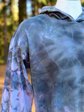 Load image into Gallery viewer, Men’s Medium Geode Hooded Long Sleeved Shirt in ‘Raven’
