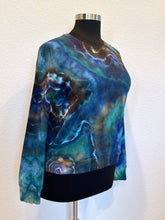 Load image into Gallery viewer, Women’s XL Geode Pullover with Thumbholes and Pockets in ‘Azurite and Malachite Mix’
