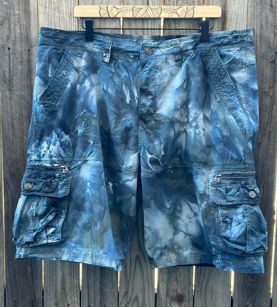 Men’s Size 38 Ice Dyed Cargo Shorts in ‘Raven’