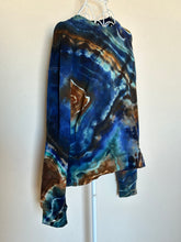 Load image into Gallery viewer, Women’s Medium Geode Pullover with Thumbholes and Pockets in ‘Azurite’
