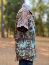 Load image into Gallery viewer, Men’s XL Geode Pearl Snap Button Up Short Sleeved Shirt in ‘Wild Thing’
