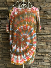 Load image into Gallery viewer, Women’s Medium Luxe V-Neck T-Shirt in ‘Pinot Sage’ Spiral
