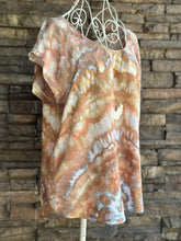 Load image into Gallery viewer, Women’s Small 100% Rayon Short Sleeve Top in ‘Desert Rose’
