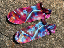 Load image into Gallery viewer, Adult Geode Bamboo Footie Ankle Socks in ‘Bird Song’

