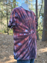 Load image into Gallery viewer, Men’s XXL (maybe more like an XL) T-Shirt in ‘Black Opal Spiral’
