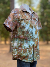 Load image into Gallery viewer, Men’s XL Geode Pearl Snap Button Up Short Sleeved Shirt in ‘Wild Thing’
