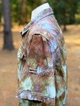 Load image into Gallery viewer, Men’s XL Geode Pearl Snap Button Up Short Sleeved Shirt in ‘Wild Thing’
