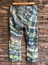 Load image into Gallery viewer, Women’s XXL Petite Pact Organic Cotton Leggings Yoga Pants in ‘Dark Enchantment’

