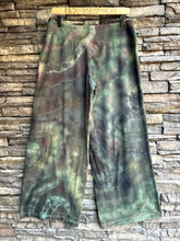 Load image into Gallery viewer, Women’s Large Geode Mid-Rise Jersey Super Wide-Leg Yoga Pants In ‘Moss Agate’
