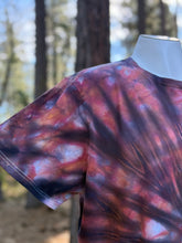 Load image into Gallery viewer, Men’s XXL (maybe more like an XL) T-Shirt in ‘Black Opal Spiral’
