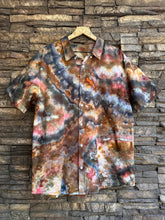 Load image into Gallery viewer, Men’s Levi’s XXL (but fits like an XL) Geode Button Up Short Sleeve Shirt in ‘Turkey Tail Mushroom’
