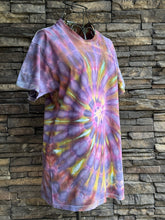 Load image into Gallery viewer, Men’s Medium T-Shirt in ‘Sugar Plum’ Spiral
