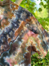 Load image into Gallery viewer, Men’s Levi’s XXL (but fits like an XL) Geode Button Up Short Sleeve Shirt in ‘Turkey Tail Mushroom’
