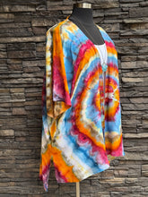 Load image into Gallery viewer, Women’s L/XL Woven Rayon Karma Kimono with Pockets in ‘Desert Springs’
