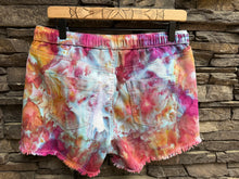 Load image into Gallery viewer, Women’s Size 6 (Medium) Pull-on Shorts with Frayed Hem in ‘Bird Song’

